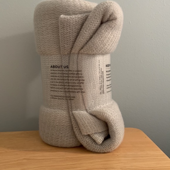 Mark & Graham throw blanket - Picture 2 of 6